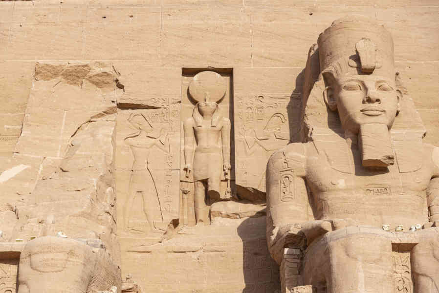 Egipto 136 - Abu Simbel - Gran Templo de Ramsés II.jpg